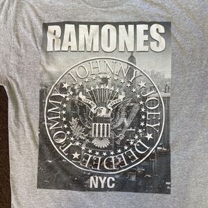VTG Ramones Unisex Y2K Gray Presidential Grunge T Shirt Size Medium NYC Skyline